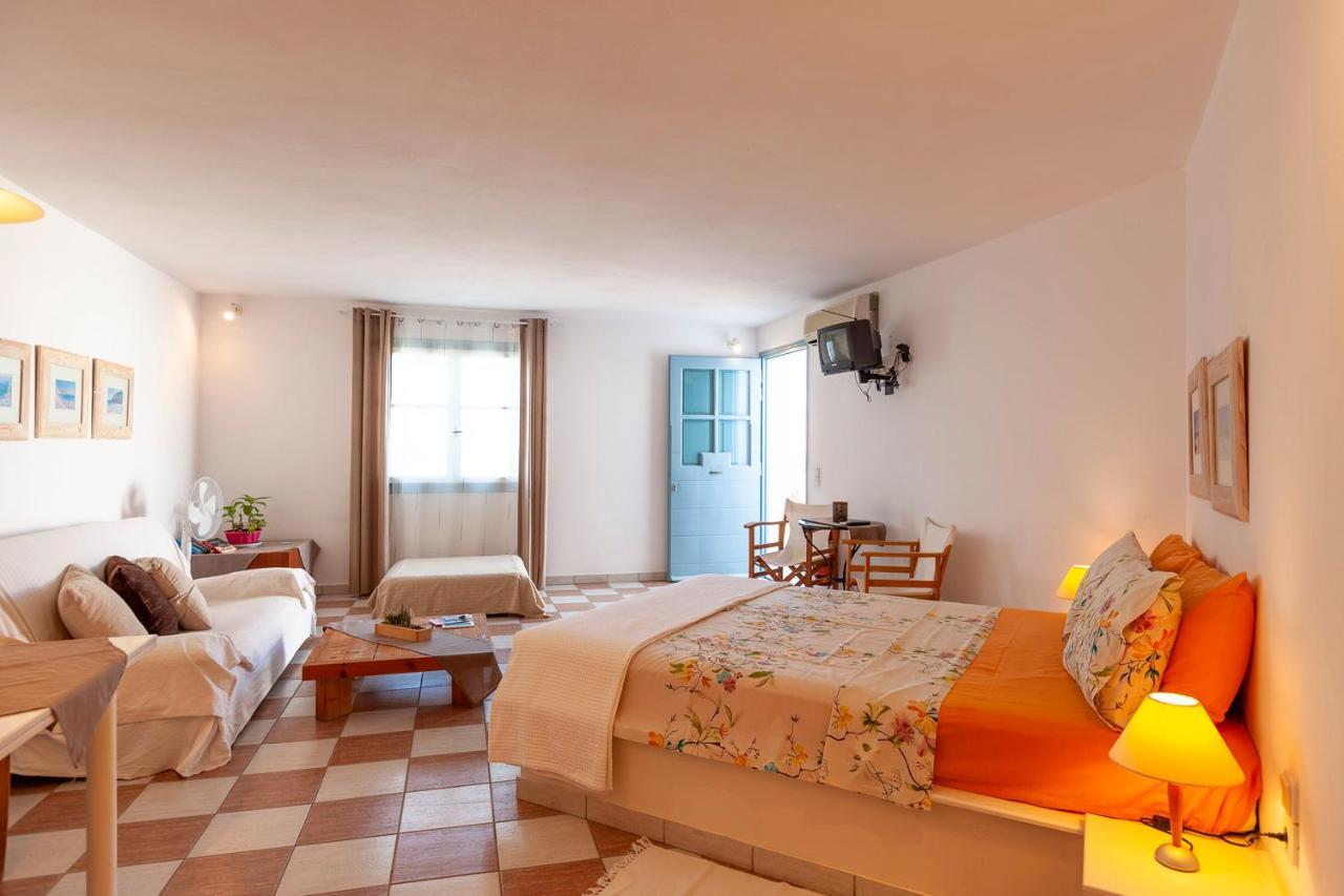 Emily'S Suites Αδάμας Εξωτερικό φωτογραφία