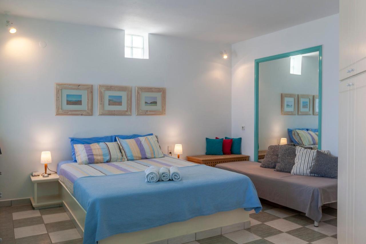 Emily'S Suites Αδάμας Εξωτερικό φωτογραφία