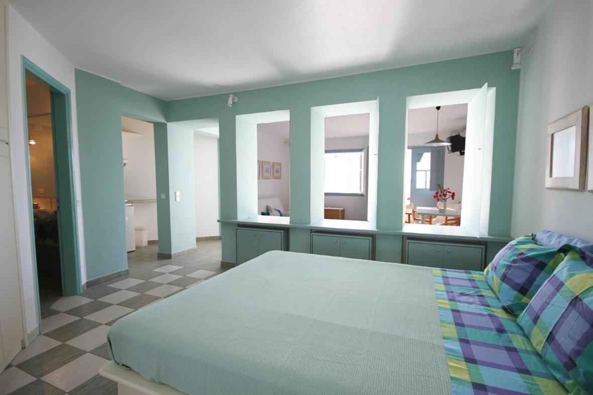 Emily'S Suites Αδάμας Εξωτερικό φωτογραφία