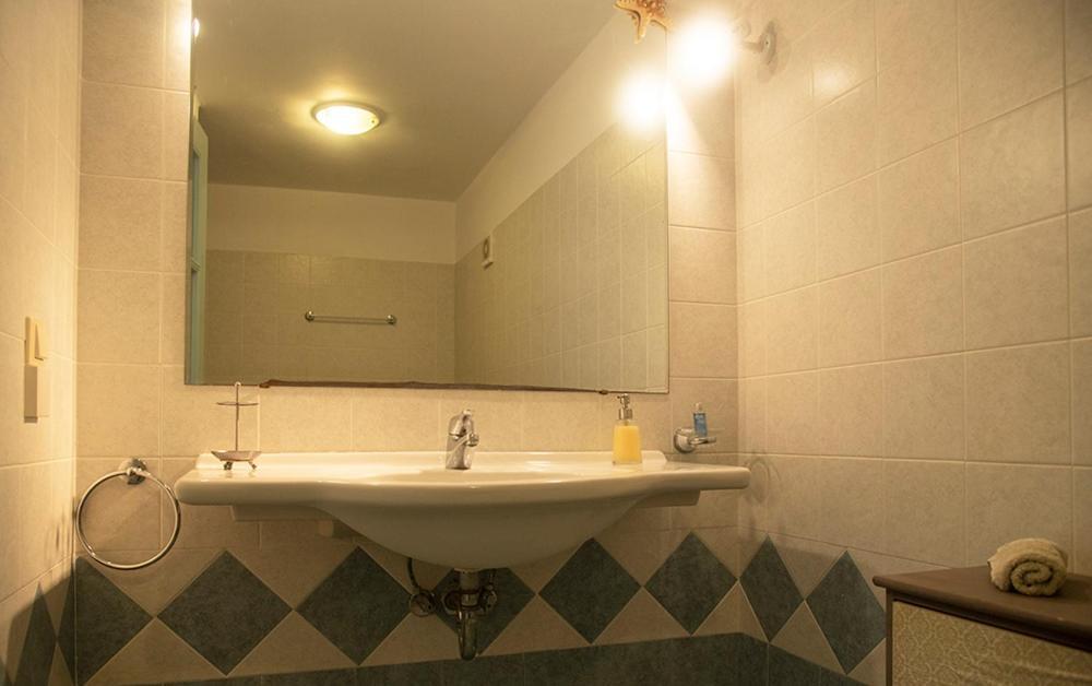Emily'S Suites Αδάμας Εξωτερικό φωτογραφία