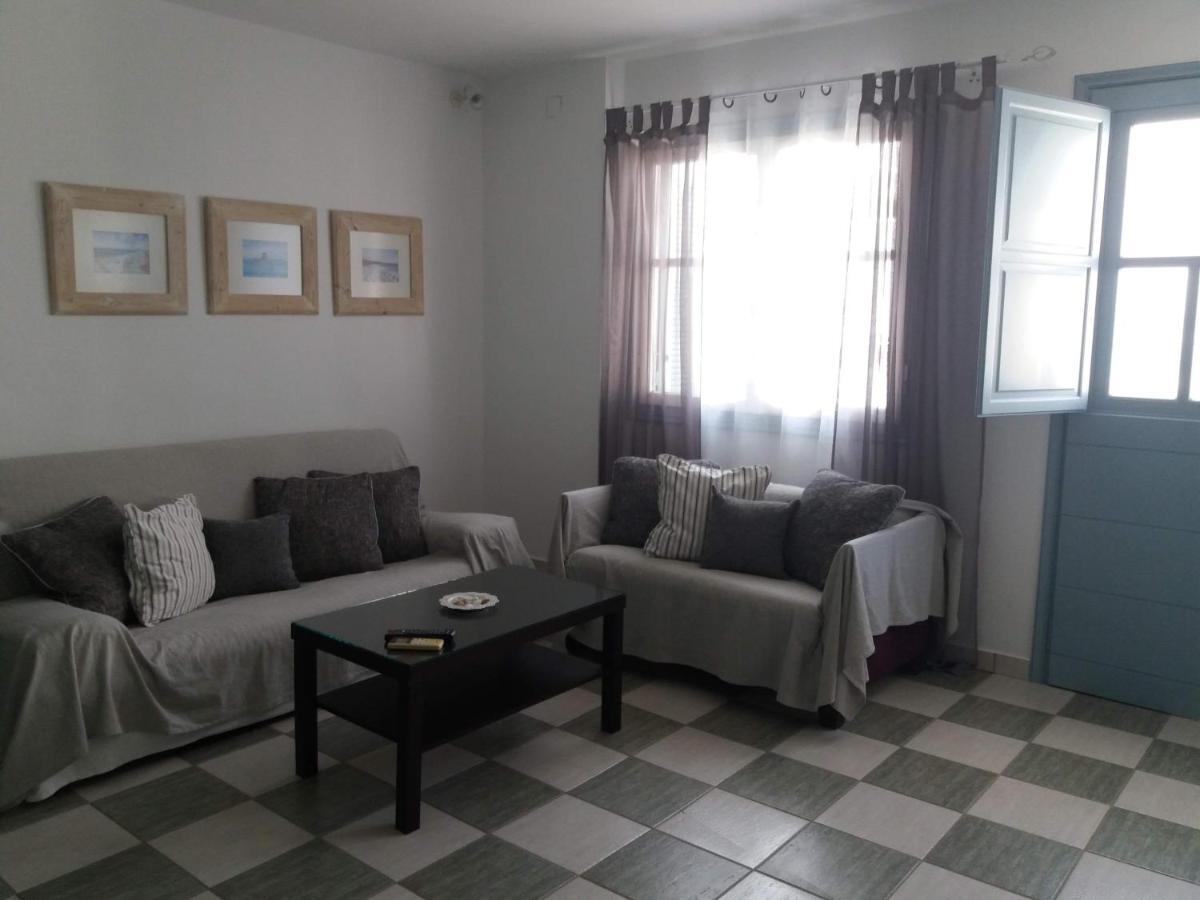 Emily'S Suites Αδάμας Εξωτερικό φωτογραφία
