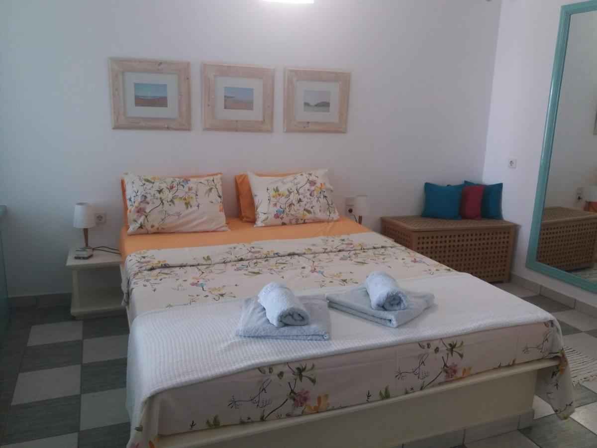 Emily'S Suites Αδάμας Εξωτερικό φωτογραφία