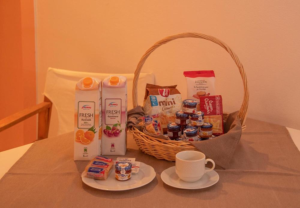 Emily'S Suites Αδάμας Εξωτερικό φωτογραφία
