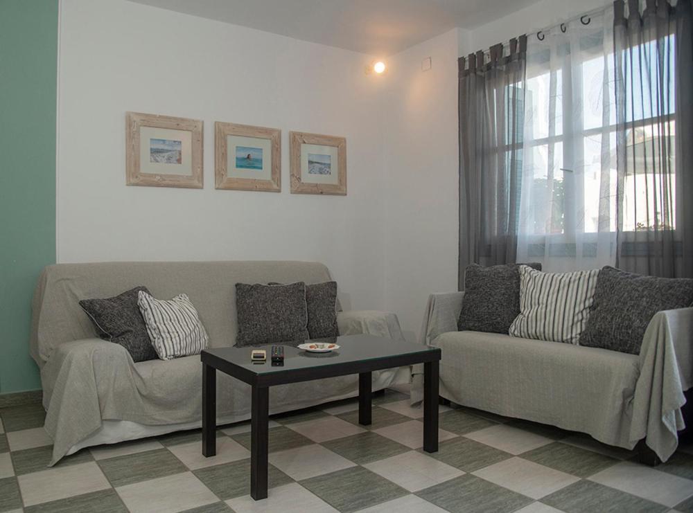 Emily'S Suites Αδάμας Εξωτερικό φωτογραφία