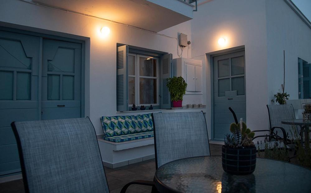 Emily'S Suites Αδάμας Εξωτερικό φωτογραφία