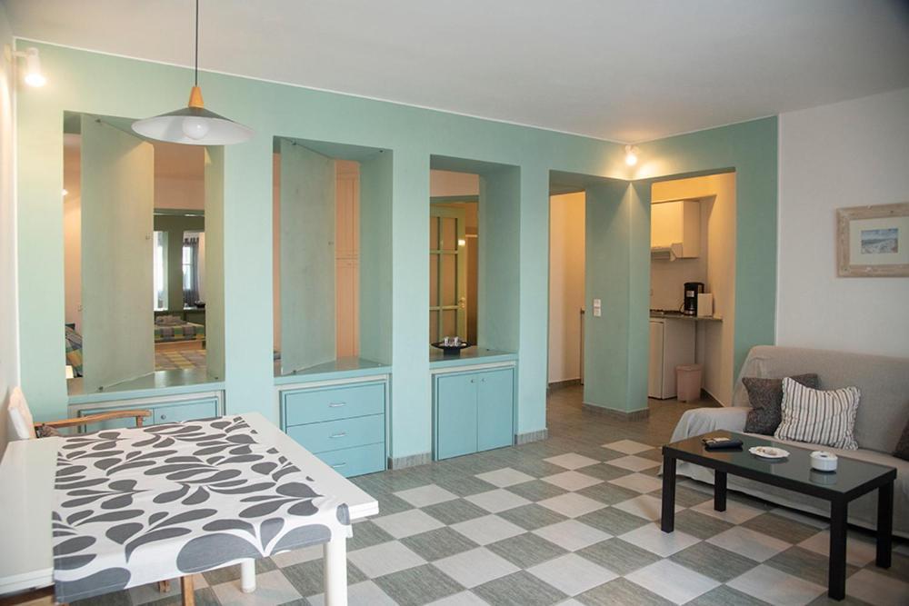 Emily'S Suites Αδάμας Εξωτερικό φωτογραφία
